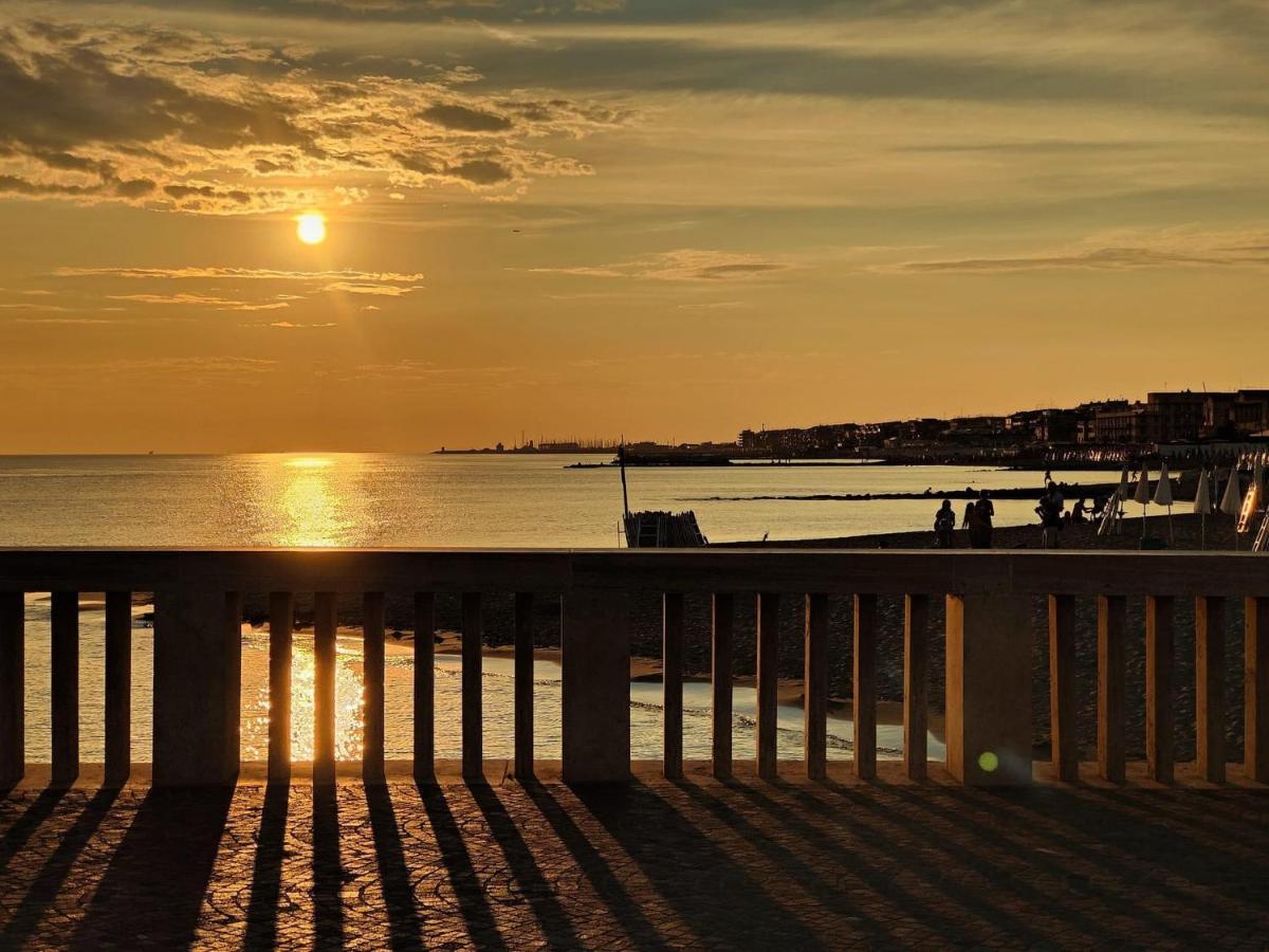 Apartamento Tra Mare E Arte Lido di Ostia Exterior foto